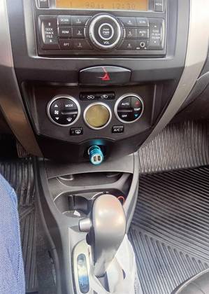 NISSAN LIVINA 1.8 SL 16V FLEX 4P AUTOMÁTICO